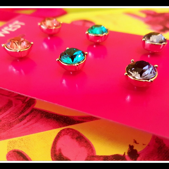 🍓SOLD🍓Swarovski Fire Crystal earrings 3 pairs!! - Picture 2 of 3