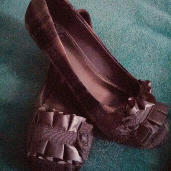 SHOES - Picture 1 of 4