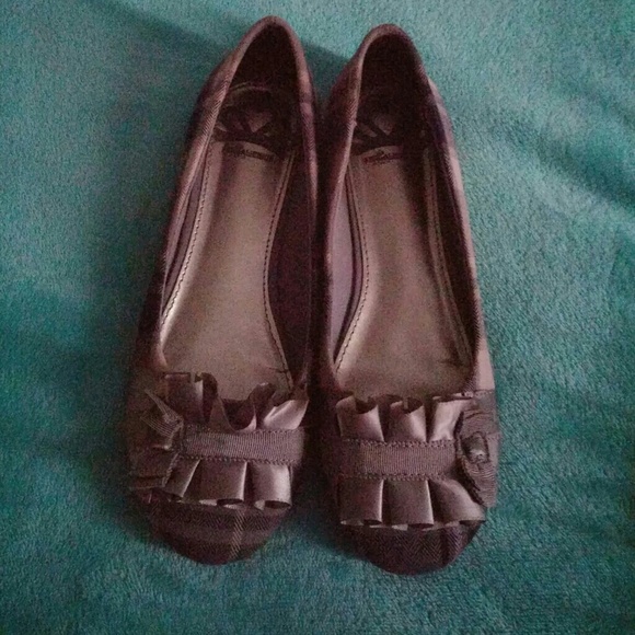 SHOES - Picture 2 of 4