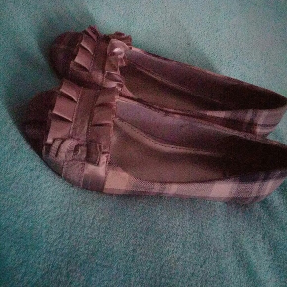 SHOES - Picture 3 of 4