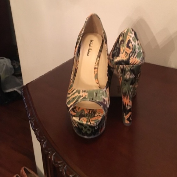 Multicolor Peep Toe Pump