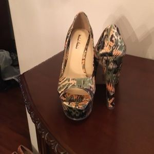 Multicolor Peep Toe Pump