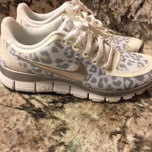 Nike Free 5.0 V4 Snow Leopard Sneaker