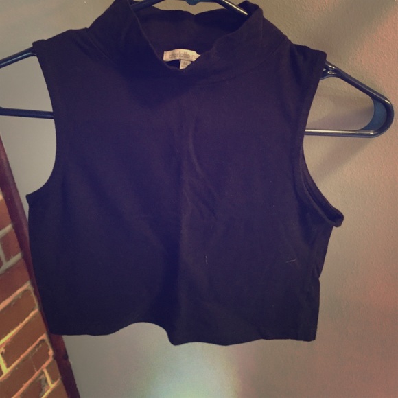 2 crop tops!