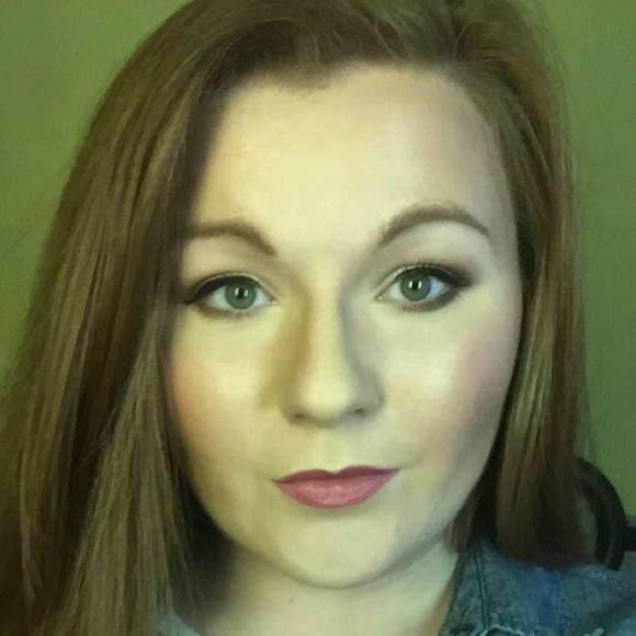 Meet your Posher, Hannah - Picture 1 of 1