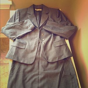 Tahari Business Suit Size 10