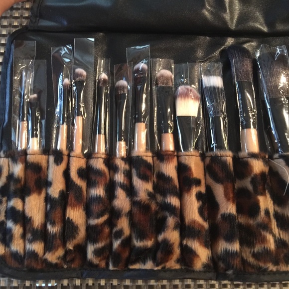 Accessories - Make up brushes