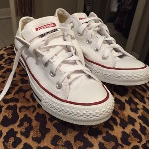 White converse... BRAND NEW, never been worn