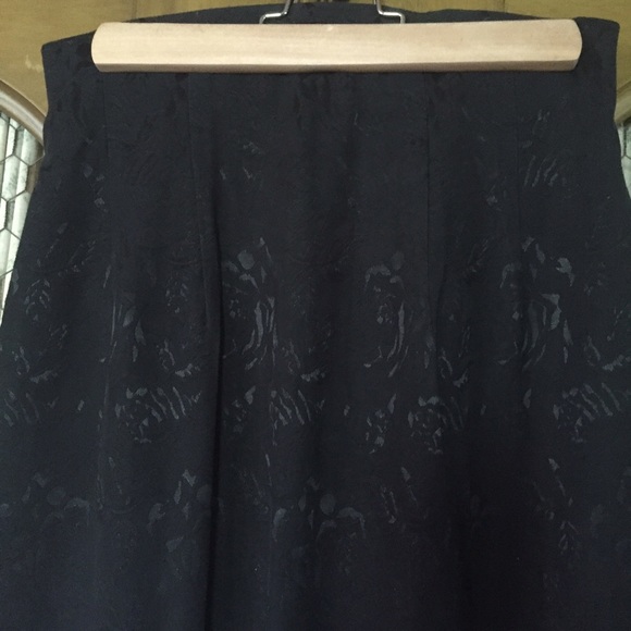 Black Floral Print Skirt - Picture 2 of 4