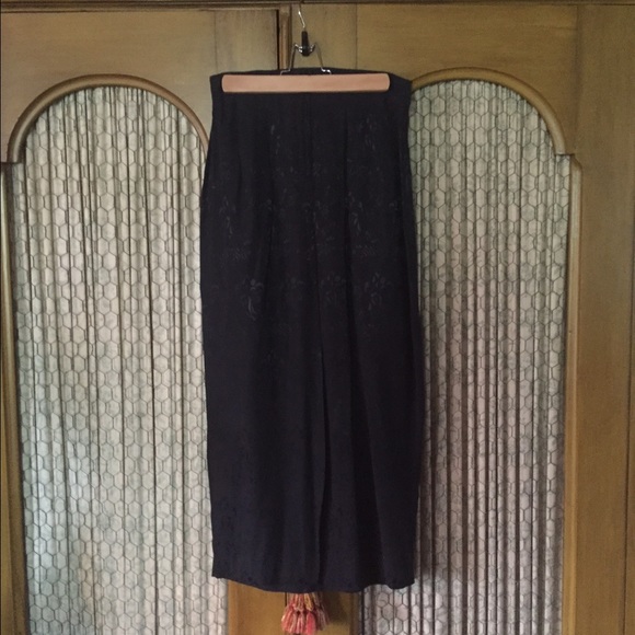 Black Floral Print Skirt - Picture 4 of 4