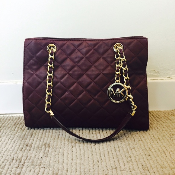 Michael Kors Handbags - 🎀MICHAEL KORS🎀 MD TOTE MEDIUM