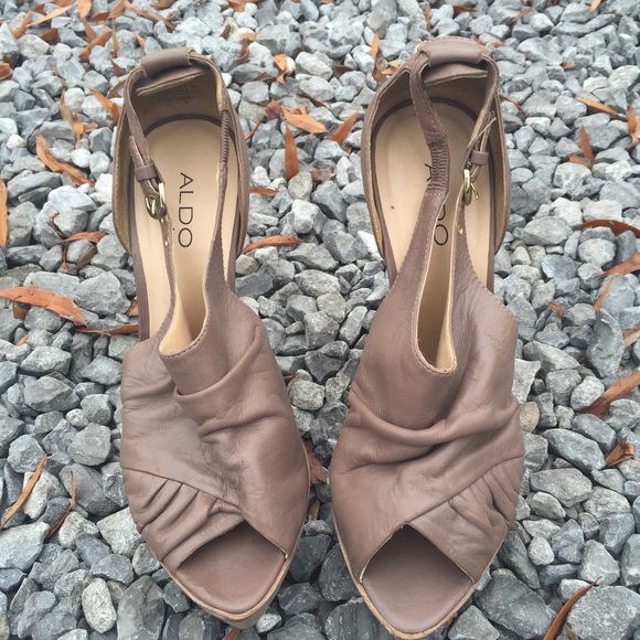 Aldo Peep-Toe Leather Vintage look heels!