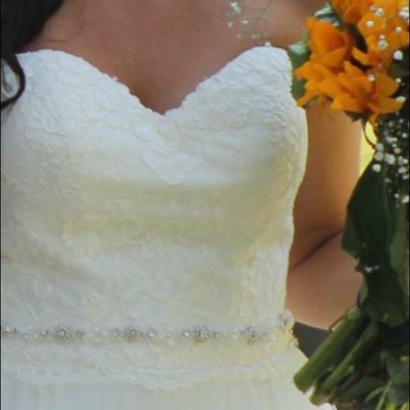 Wedding dress - Picture 2 of 4