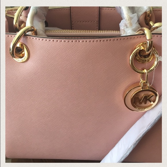 💖💞My new Bae !!💕💞 👜MK Cynthia Satchel ✨✨ - Picture 2 of 2