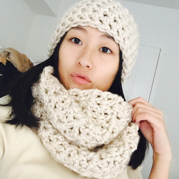 🎀HAND MADE SCARF AND HAT🎀