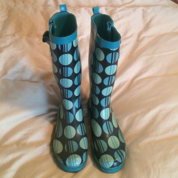 Shoes - Cute rain boots!