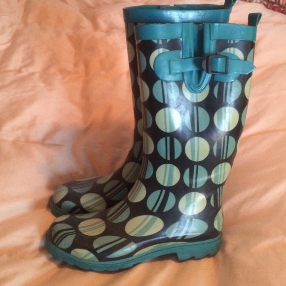 Cute rain boots! - Picture 2 of 4