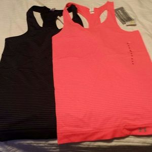 UNDER ARMOUR workout tank tops