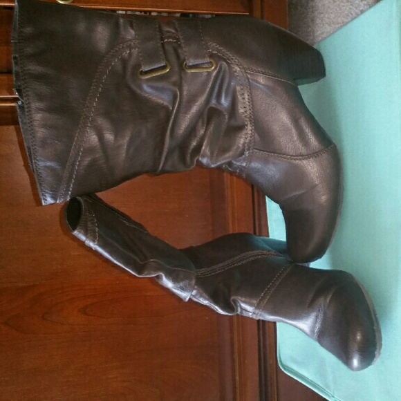Mahogany boots with brass buckle