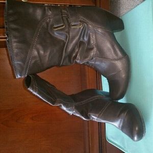 Mahogany boots with brass buckle