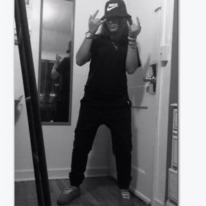 Meet your Posher, Abril