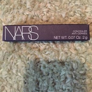 NARS concealer in med.1, custard. been used once!!