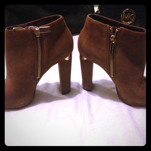 Michael kors brown booties