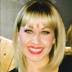 Meet your Posher, Ana