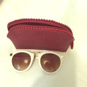 Stylish sunglasses & comes with Mac makeup bag!!!!