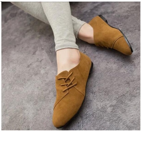 NWT! Brown Oxfords with Laces - Picture 4 of 4