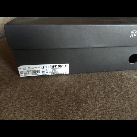 Brand New 4.5 Kenneth Cole patent leather boot - Picture 3 of 3