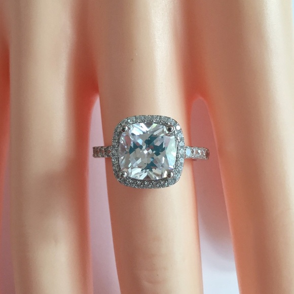 Gorgeous cubic zirconia Sterling silver ring