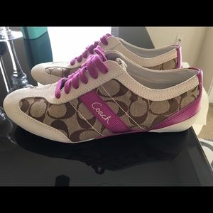 Coach "Baylee" Sneaker in khaki and purple.