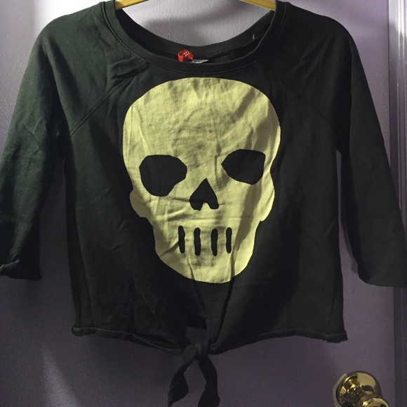 Skull crop top