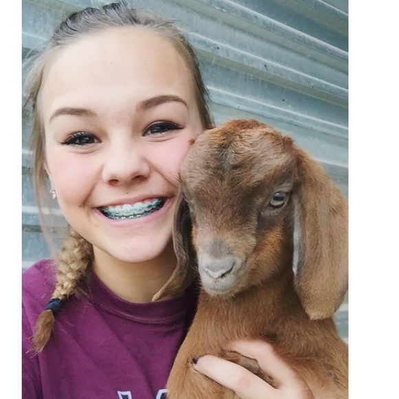 Meet your Posher, Courtney