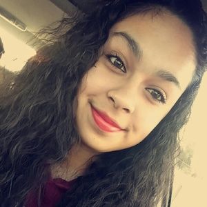 Meet your Posher, Alejandra