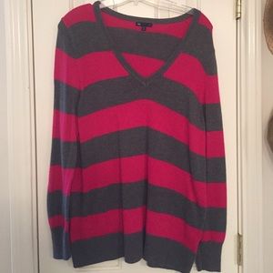 Rugby Striped GAP luxe Vneck!