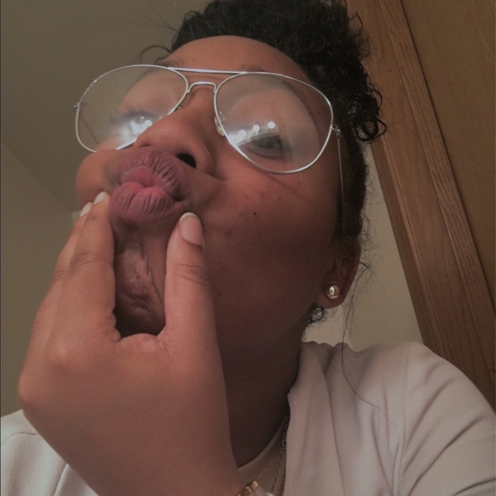 Meet your Posher, Mykayla