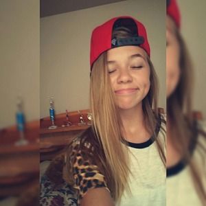 Meet your Posher, Danielle