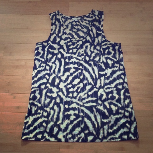 Printed sleeveless top