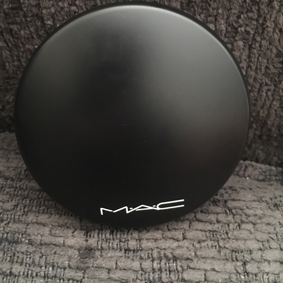 MAC Mineralized Skin Finish- Dark Deepest