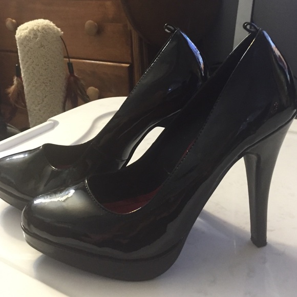 Black patent heels
