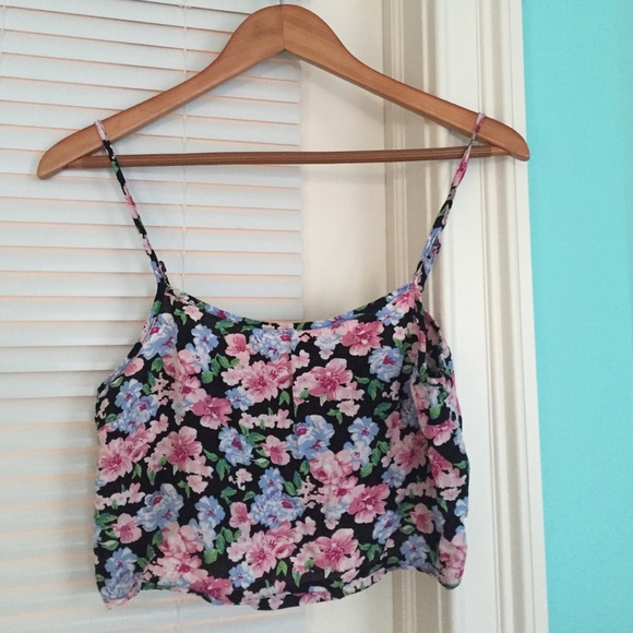 Crop top🌺 - Picture 1 of 3