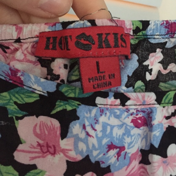 Crop top🌺 - Picture 2 of 3