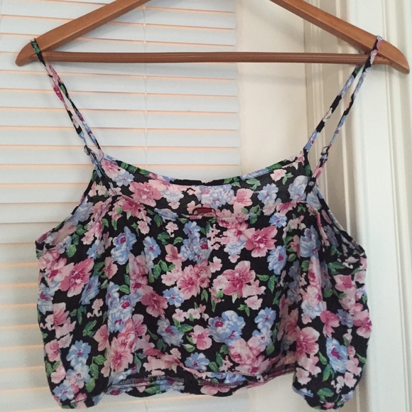 Crop top🌺 - Picture 3 of 3