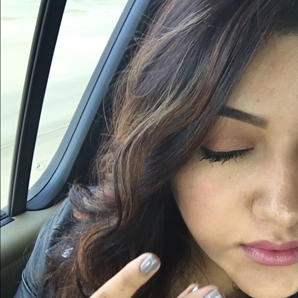 Meet your Posher, Karina - Picture 1 of 1