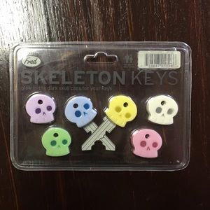 🚨LAST CHANCE-Skeleton key caps *glow in the dark*