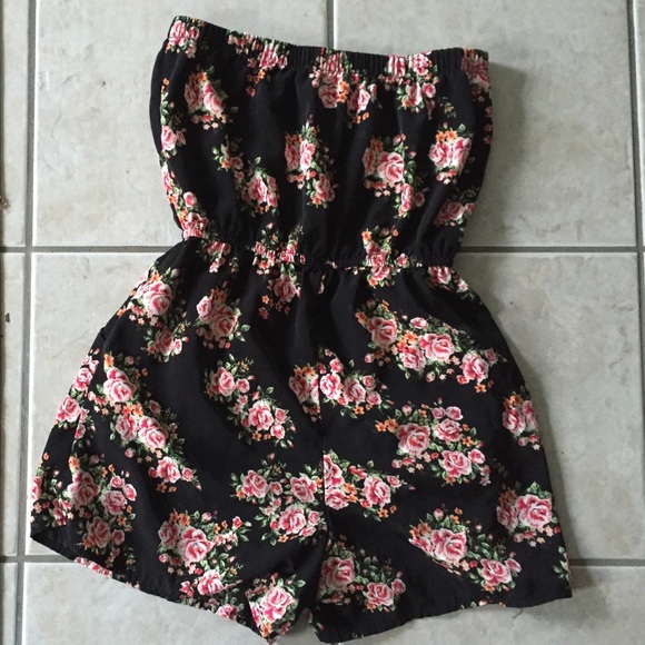 Forever 21 Dresses & Skirts - Floral romper🌺
