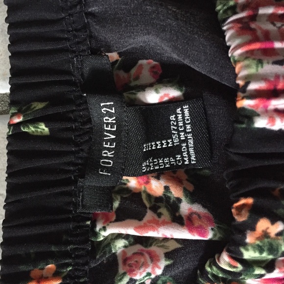 Floral romper🌺 - Picture 3 of 3