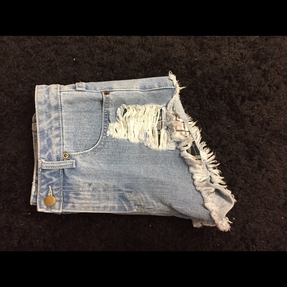 Shorts - Picture 2 of 3